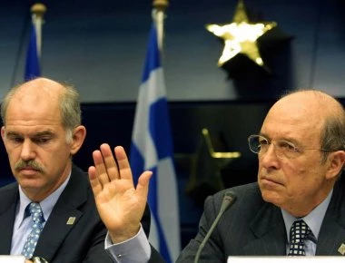 Ο ΓΑΠ στηρίζει Σημίτη και τον πήρε τηλέφωνο: «Επανάληψη του βρώμικου ’89»